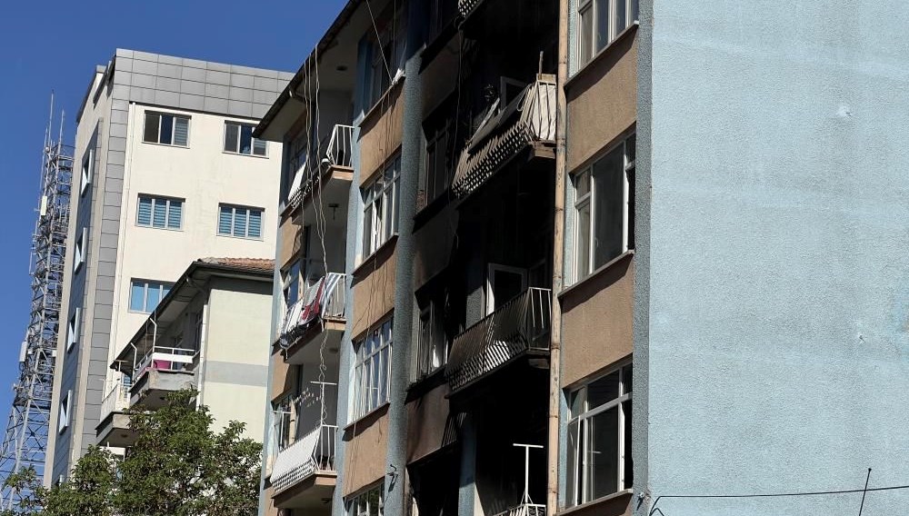 konyada apartmanda yangin panigi 13 kisi hastaneye kaldirildi zjri84RX