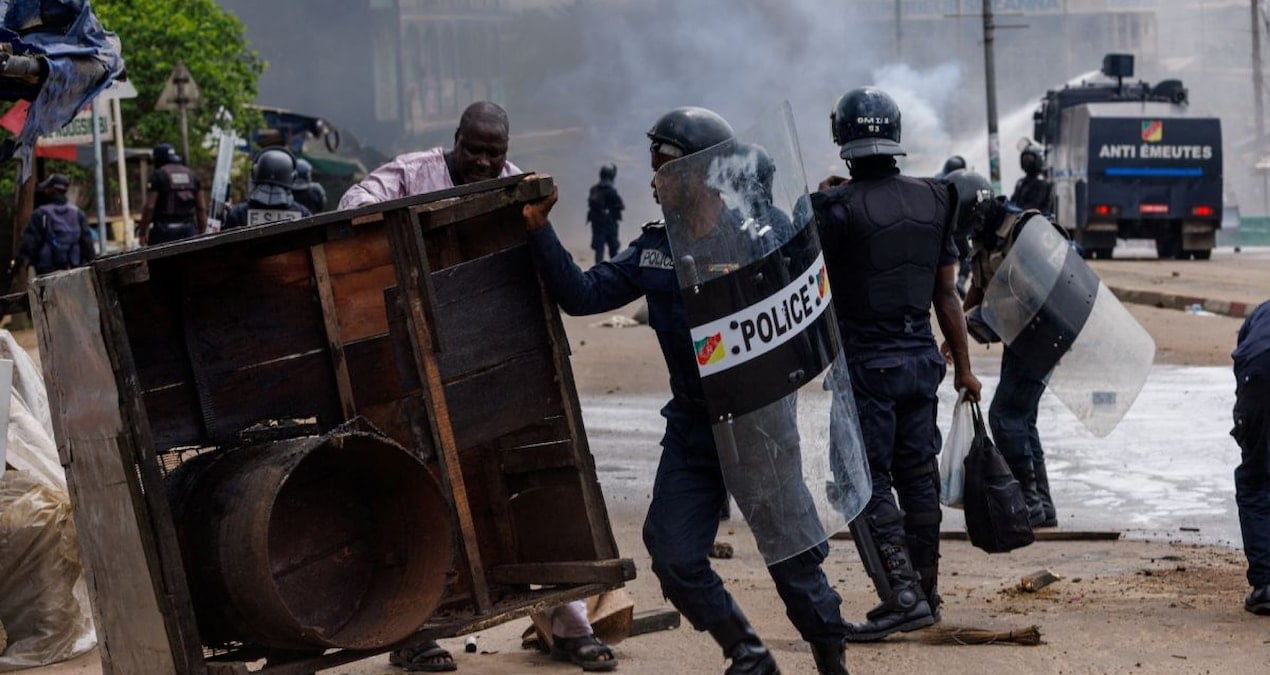 99 yasina kadar kalacak baskan ulkeyi birbirine katti polis halka ates acti 95tKmbxC.jpg