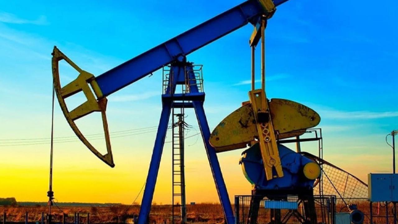 abdnin petrol stoklari eriyor 1 milyon varil azaldi APNQnSsu.jpg