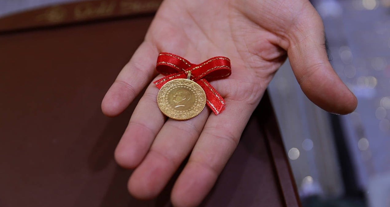 altinda psikolojik sinir devrildi kapalicarsida ceyrek altin 10 bin tlyi gecti dD2vU4s7.jpg