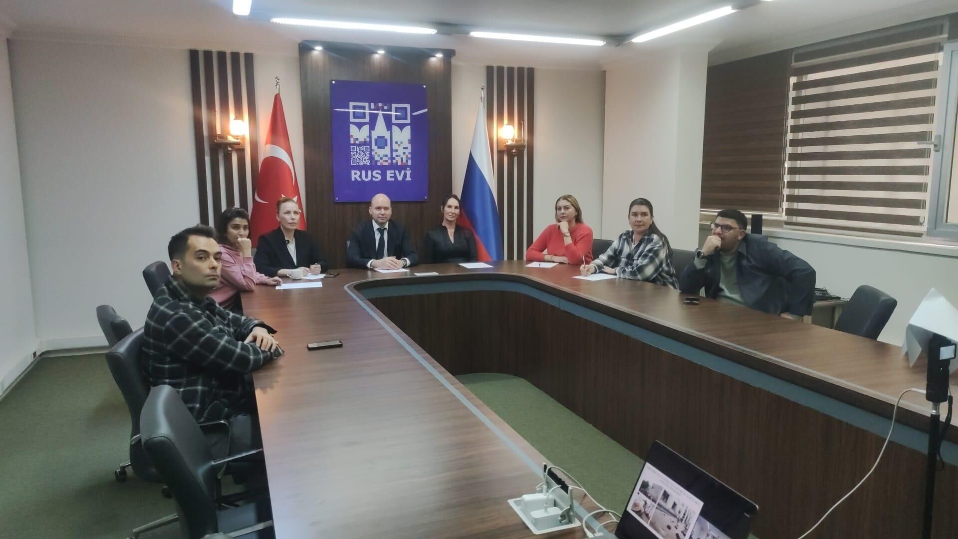 buyukelci mirosnik luhanskta kiev rejiminden kurtulan bolgelerde toplu mezarlar tespit edildi JG2OC46r.jpg