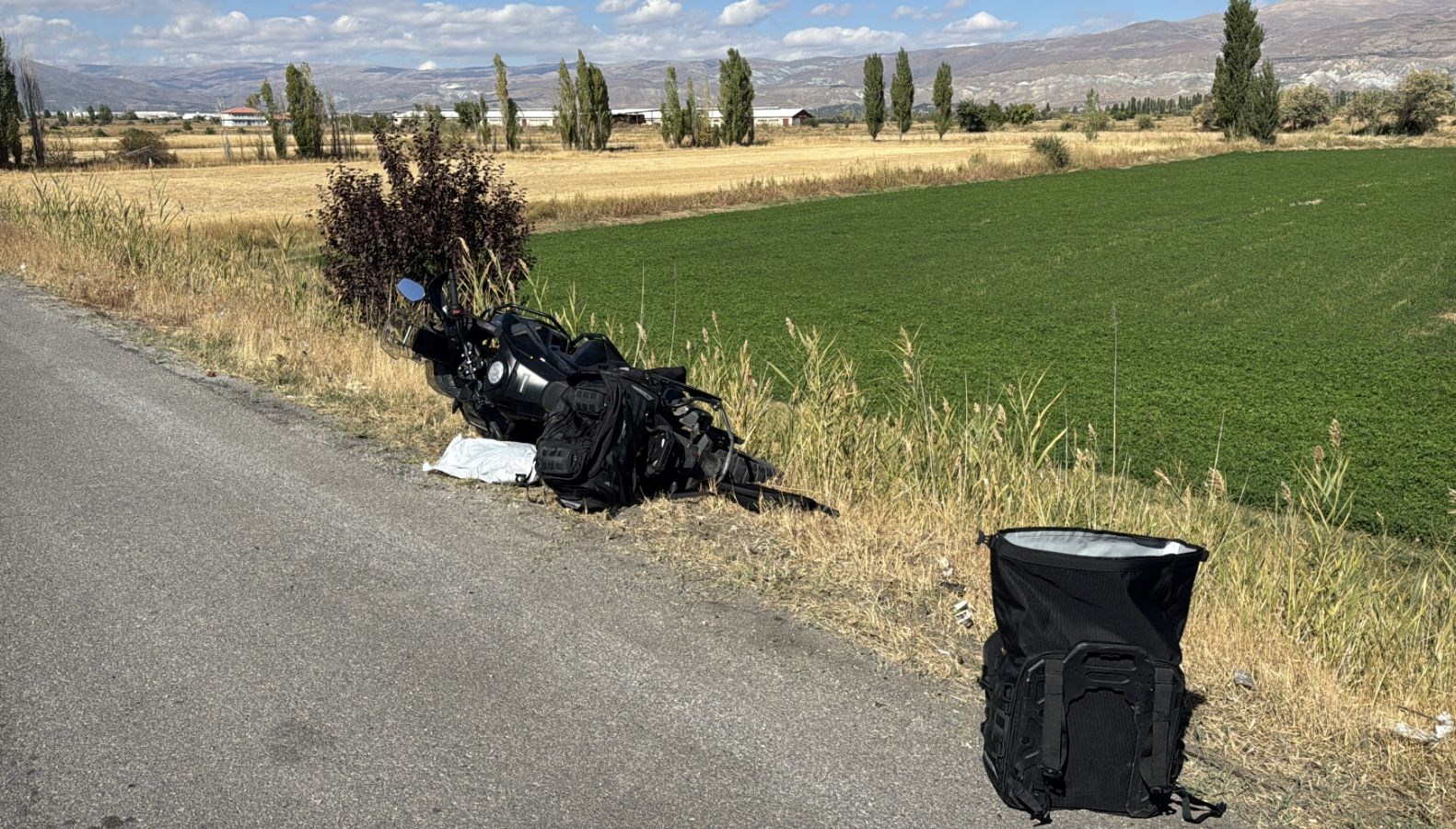 erzincanda bariyere carpan motosikletteki surucu oldu H87LlyGy