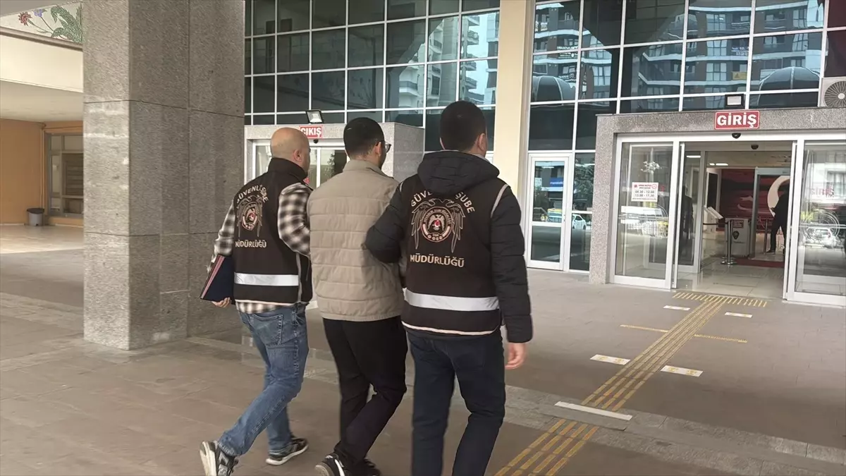 imam cubbesiyle alkolle poz veren supheli adliyeye sevk edildi twpVAk4q.jpg