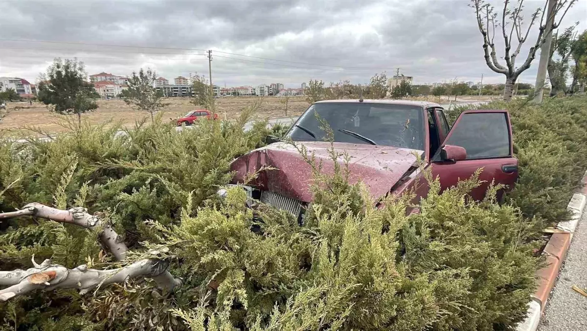karamanda tofas otomobili kaza yapti baba ve kizi yaralandi F74H2xbF.jpg