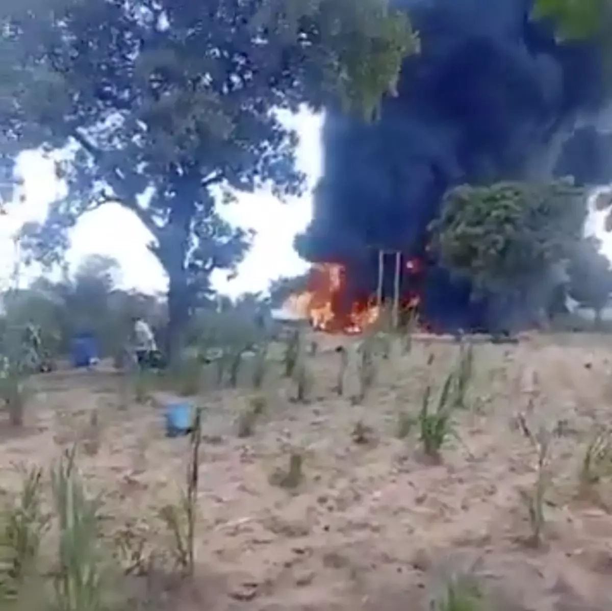 nijeryada akaryakit tankeri patladi 35 kisi hayatini kaybetti LU9dIdDx.jpg