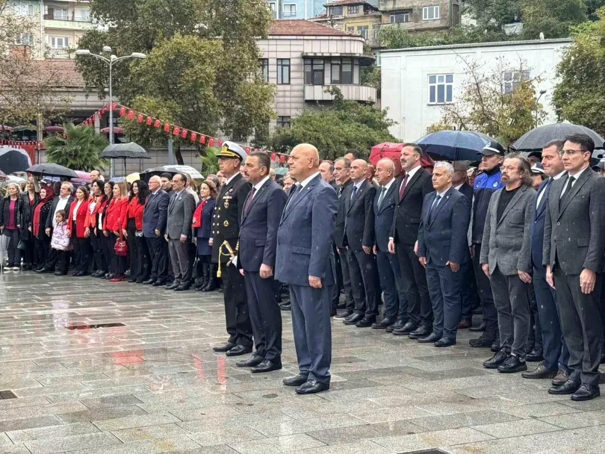 zonguldakta cumhuriyet bayrami coskuyla kutlandi egKD3Ls5.jpg