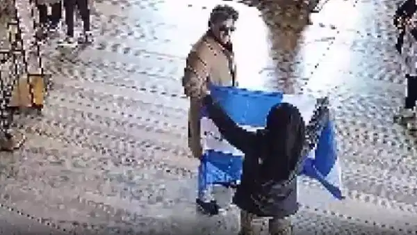 Ayasofya’da Provokatif Eylem: ‘Ya Ortodoks Ol Ya da Öl’ Yazılı Bayrak Açıldı, İki Kişi Tutuklandı