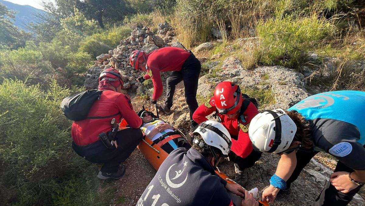 Fethiye’de Yürüyüşte Kaza Geçiren Kadın Ekipler Tarafından Kurtarıldı