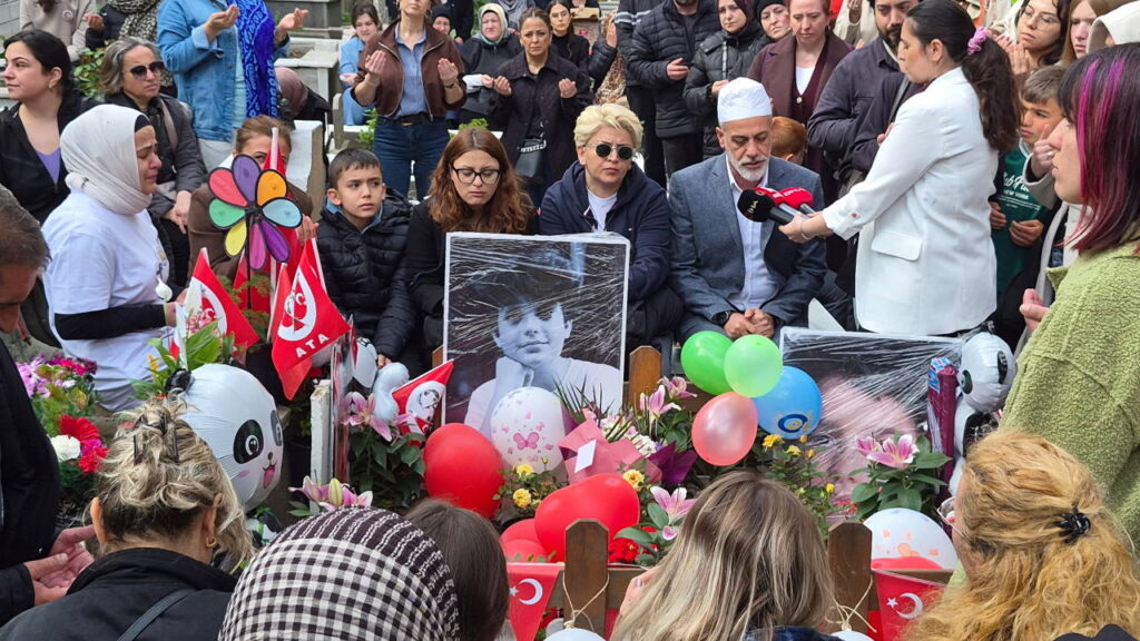 mattia-ahmet-minguzzi-dogum-gununde-mezari-basinda-anildi-FC2p1fxM